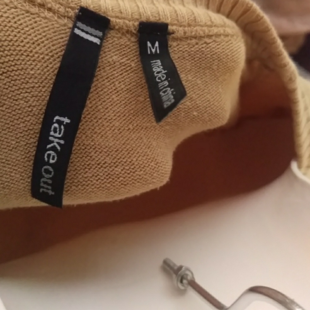 Takeout Beige long sleeve sweater with pockets - Picture 8 of 8
